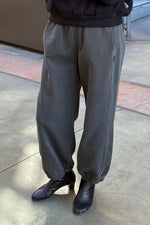 Load image into Gallery viewer, French terry ballon pants (coal)
