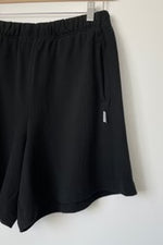 Load image into Gallery viewer, Flared basketball shorts (black)
