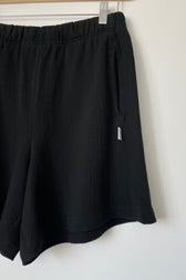 Flared basketball shorts (black)