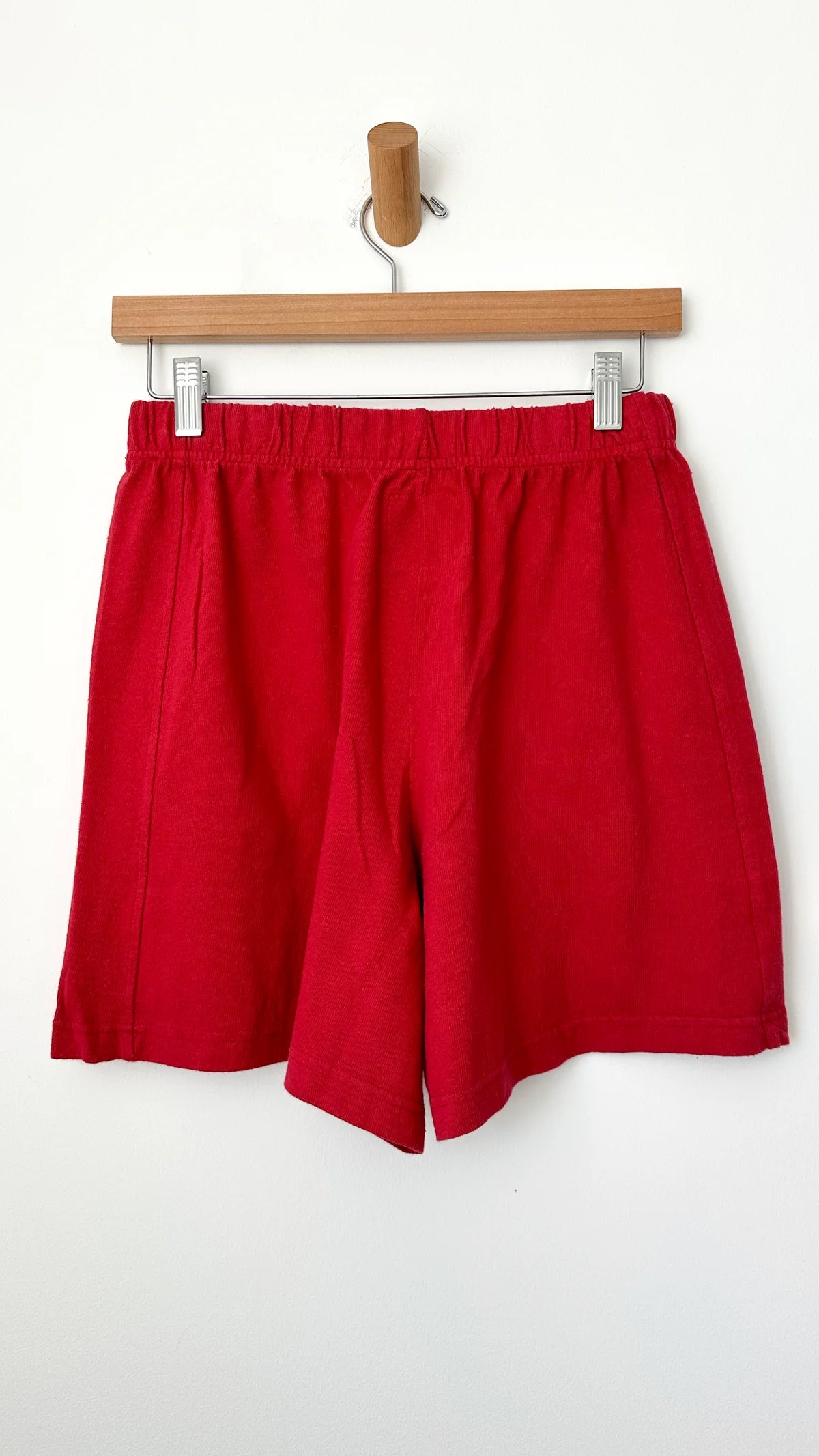 Flared basketball shorts (crayon red)